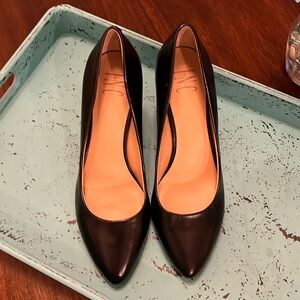INC Black Leather Pumps Size 8M Great Pre-Own Condition.